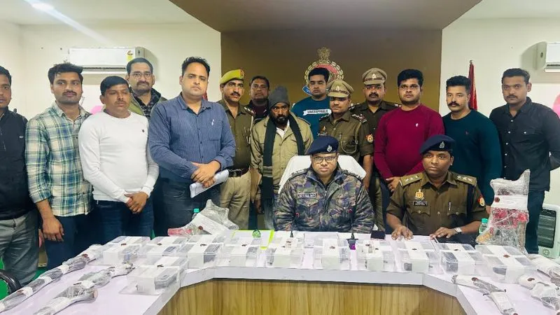 Kannauj News: पुलिस ने छापा मारकर अवैध शस्त्र फैक्ट्री पकड़ी; लोकसभा चुनाव में बेचने के लिए हो रहा था हथियारों का निर्माण... 