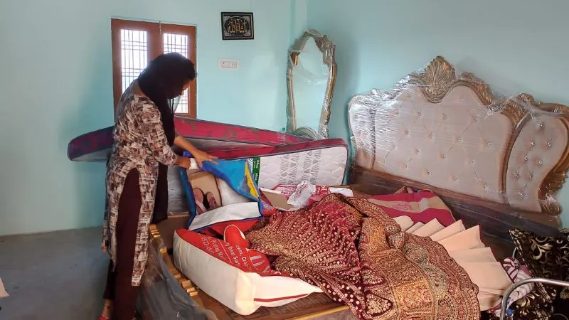 Kanpur: चोरों ने गल्ला व्यापारी के घर में चोरी को दिया अंजाम; बेटे को दहेज में मिले सामान व आभूषणों समेत लाखों का माल पार... 