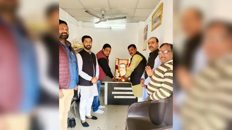Kanpur News: दीनदयाल उपाध्याय ने दिखाया राष्ट्र विकास का मार्ग, पुण्यतिथि पर कार्यकर्ताओं ने श्रद्धांजलि अर्पित की