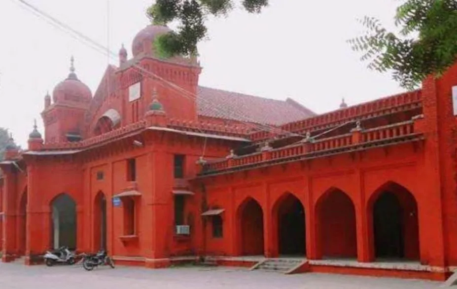 बरेली कॉलेज में परीक्षा के अंतिम दिन नकल करते पकड़ा गया एमए का छात्र, सचल दल ने विश्वविद्यालय भेजी रिपोर्ट