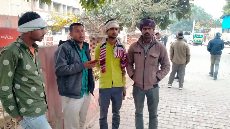 Farrukhabad: बैट बना काल; क्रिकेट मैच देखने गए मजदूर के सीने में जाकर लगा बैट... मौत...  