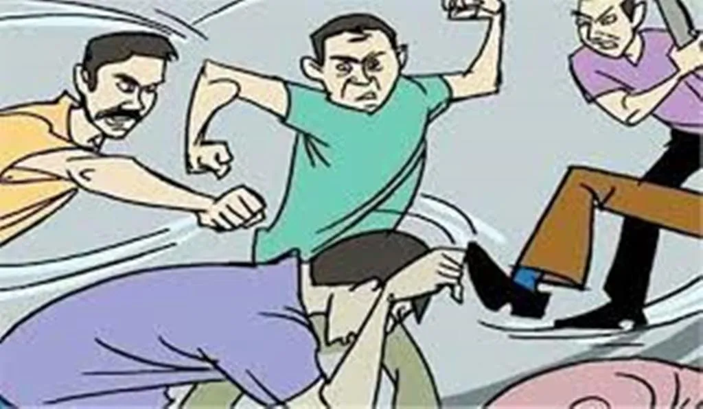 बदायूं: घर के बाहर डाला कूड़ा, विरोध पर जान से मारने की कोशिश