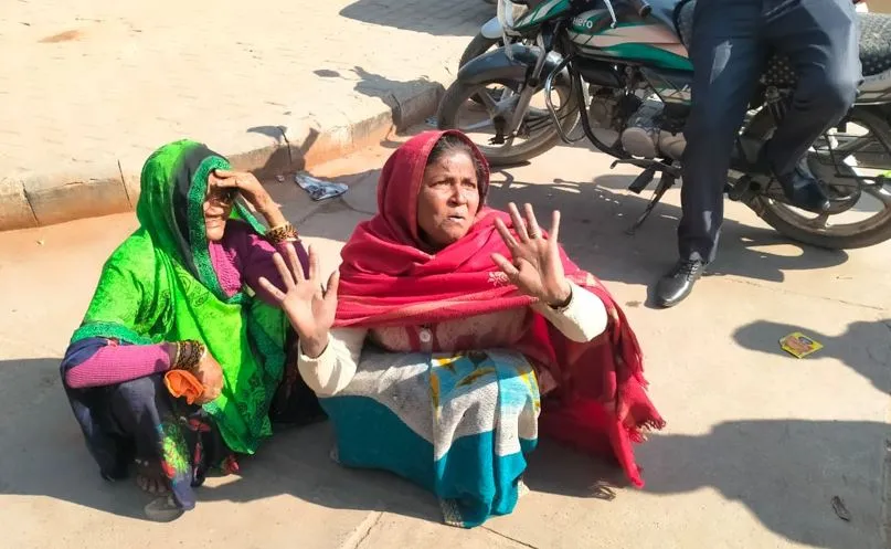 शाहजहांपुर सड़क हादसा: चालक की मेडिकल कॉलेज में मौत, हादसे में मरने वालों की संख्या हुई पांच 