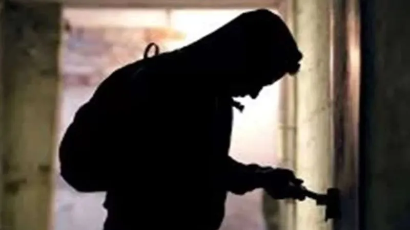 UP: चोरों ने किराने की दुकान से लाखों का सामान किया पार; डेढ़ साल पहले भी हुई थी चोरी, लाखों रुपयों से भरा बैग हुआ था गायब