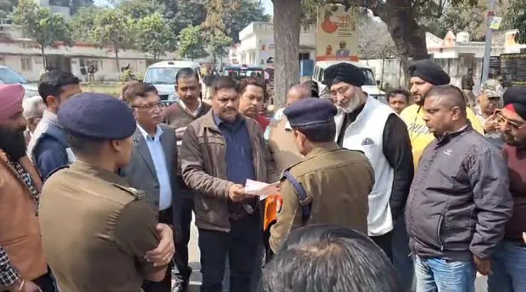 Bareilly News: तौकीर रजा पर मुकदमा नहीं हुआ तो व्यापारी करेंगे धरना प्रदर्शन, SSP को सौंपा ज्ञापन