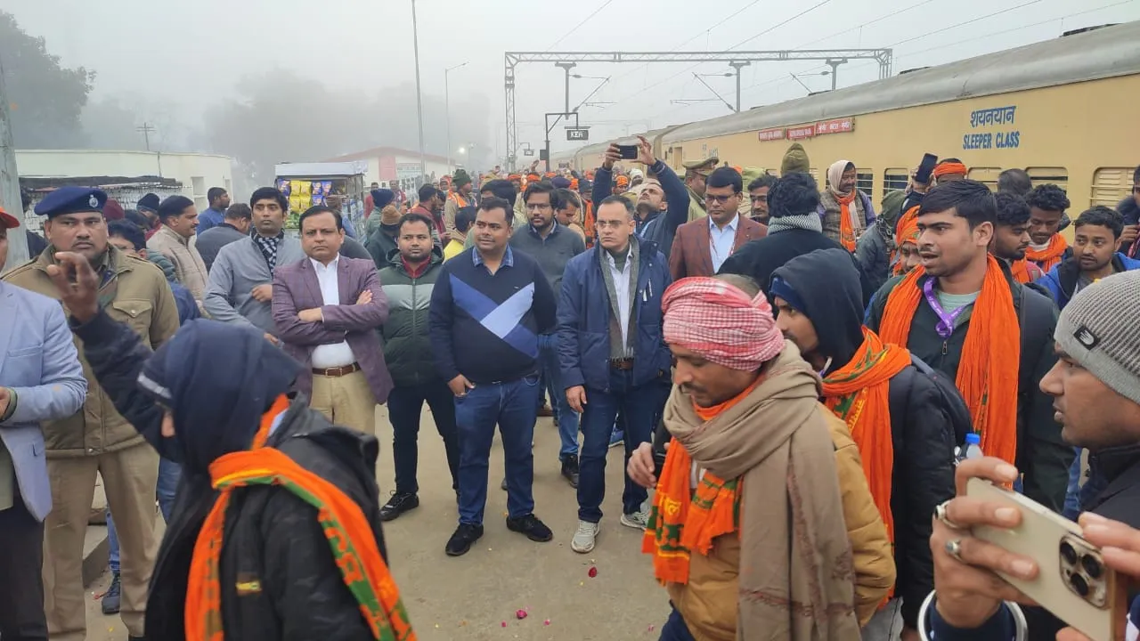 रामलला का दर्शन:आस्था विशेष ट्रेन में आ रही भारी भीड़,बिहार से पहुंची ट्रेन की डीआरएम ने की अगवानी