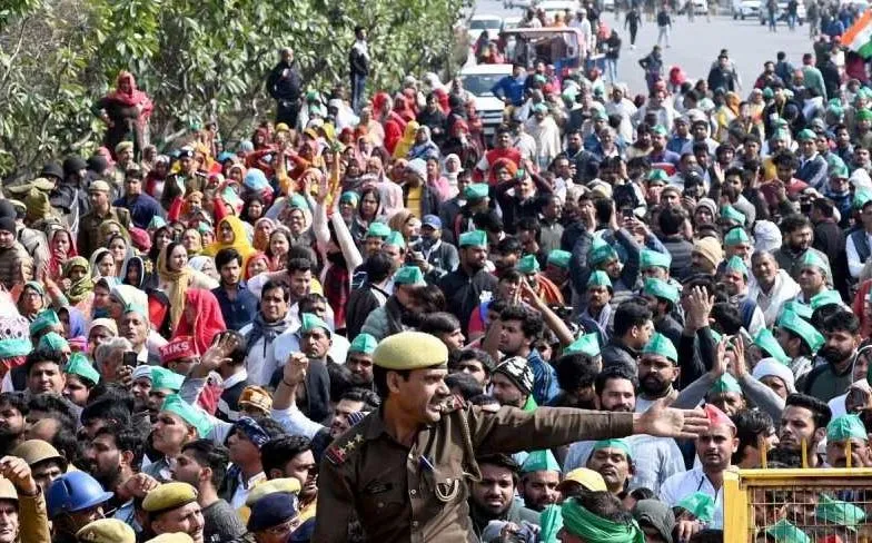 Farmers Protest: किसानों के मार्च को लेकर अंबाला के शंभू में पंजाब-हरियाणा सीमा सील  