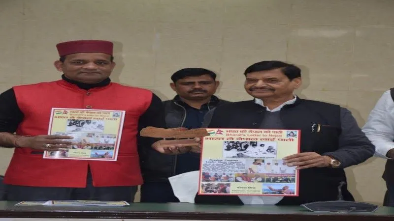 लखनऊ : 'भारत की नेपाल को पाती' का शिवपाल ने किया विमोचन, कहा- कैलाश मानसरोवर के लिए चले अभियान