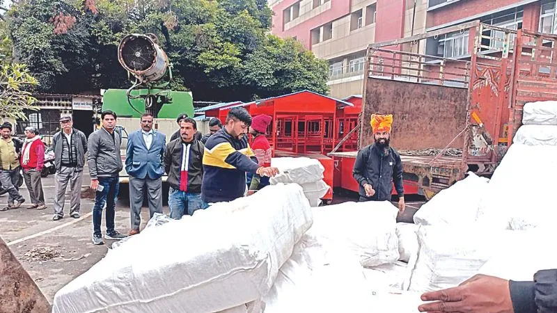 Kanpur News: प्रतिबंधित थर्मोकोल ले जाते पकड़े गए तीन ट्रक; साढ़े चौबीस क्विंटल माल जब्त...