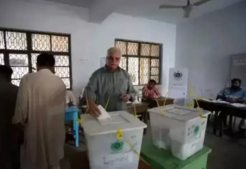 Pakistan Election 2024 : पाकिस्तान में मतदान जारी, हमले में सुरक्षा अधिकारी की मौत 