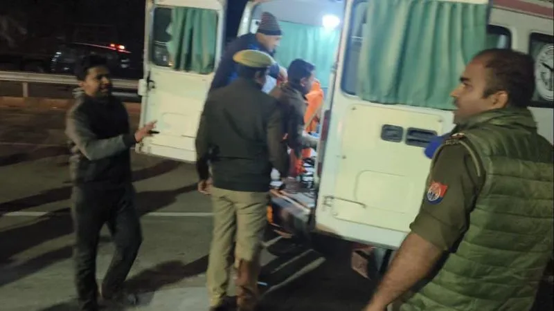 Fatehpur: तेज रफ्तार अनियंत्रित कंटेनर ने ऑटो को मारी जोरदार टक्कर; हादसे में छह लोग हुए घायल, अस्पताल में भर्ती...