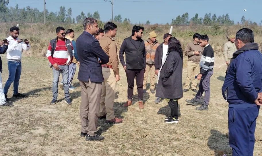 शाहजहांपुर: रेलवे क्रॉसिंग पार कर रहे 25 गोवंश की ट्रेन से कटकर मौत, मचा हड़कंप