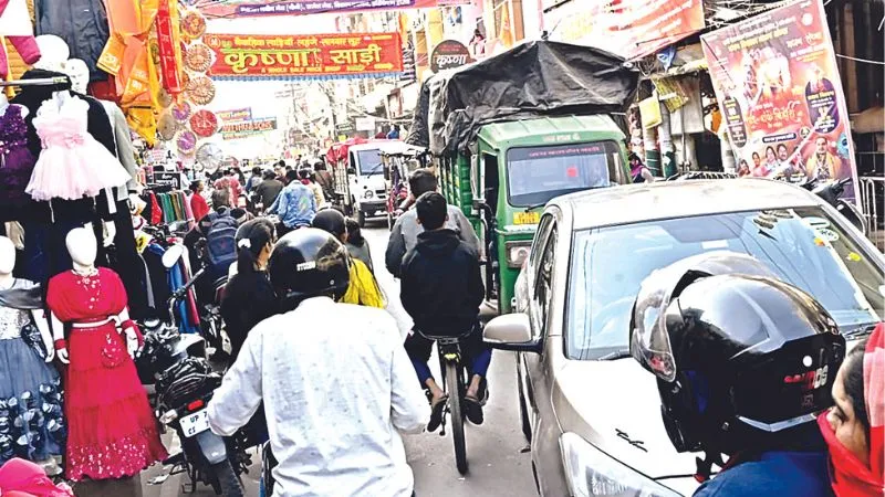 Kanpur: पांच सौ से एक हजार में बिक रहा फुटपाथ; गोविंद नगर बाजार का गला घोंट रहा अतिक्रमण...