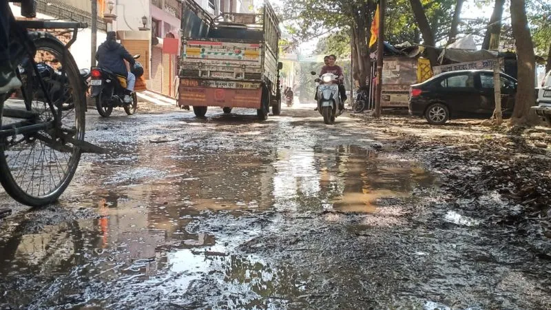 बदहाल सड़क 2