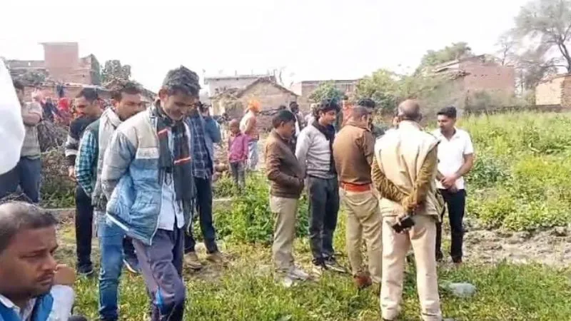 Banda: युवक का शव तालाब में उतराता मिला; दोस्तों के साथ दावत में शामिल होने गया था...सुबह मौत की खबर से फैली सनसनी...