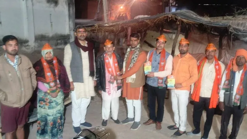 Banda: जोर-शोर से चला गांव चलो अभियान; भाजपाइयों ने किया जनसंपर्क...सैकड़ों लोगों ने थामा भगवा दामन... 