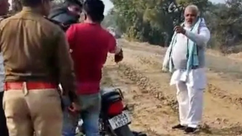 Banda: हरा पेड़ काटने से रोका तो वन विभाग टीम पर दबंगों ने किया हमला; भागकर जान बचाई... रिपोर्ट दर्ज...