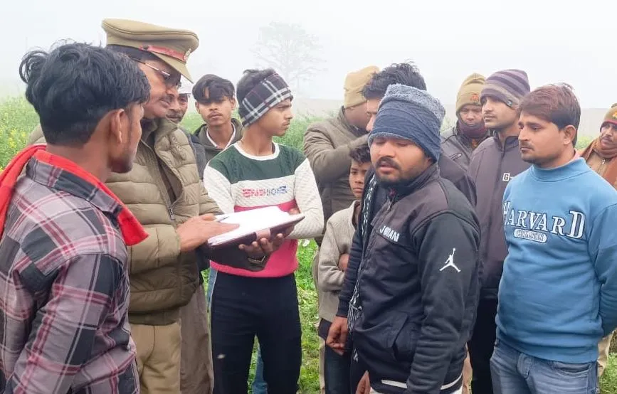 कासगंज: लापता शख्स का बंबा के किनारे मिला शव, परिजनों ने लगाया हत्या का आरोप