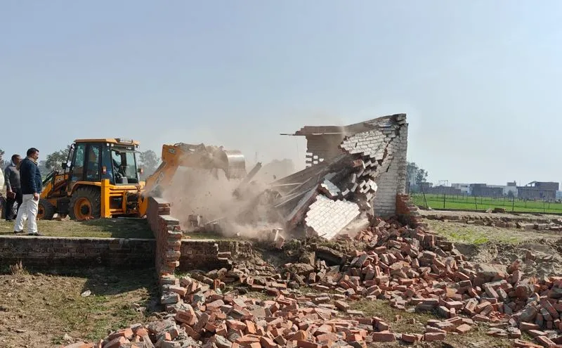 बरेली: बदायूं रोड पर सात अवैध कॉलोनियों पर चला बीडीए का बुलडोजर 