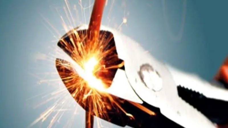 लखनऊ : 5 दिन से लगातार हो रही बिजली कटौती, बोर्ड परीक्षा दे रहे छात्रों की बढ़ी मुश्किलें