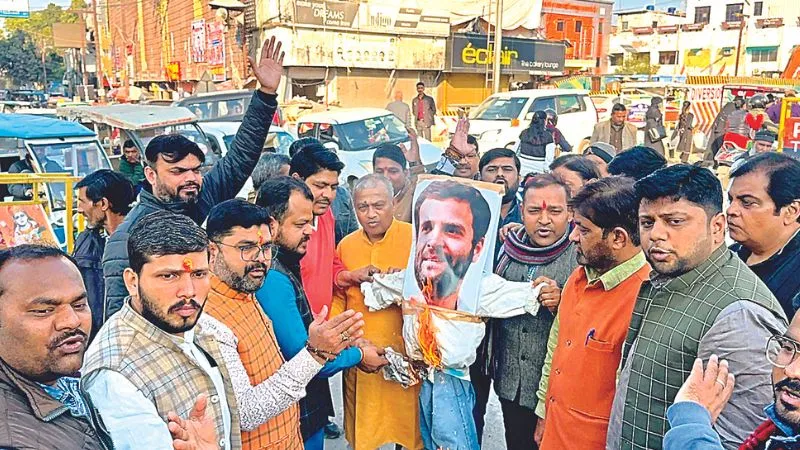 Kanpur: भाजपाईयों ने राहुल गांधी का पुतला फूंका; दी चेतावनी... बोले- 'पीएम नरेंद्र मोदी पर टिप्पणी सोच समझ कर दें'...