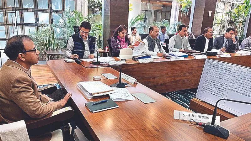 Kanpur: मंडलायुक्त ने अधिकारियों संग की बैठक; मेट्रो का अनावश्यक अतिक्रमण हटाने के दिए निर्देश...