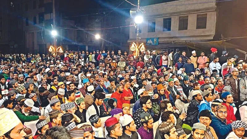 Kanpur News: नई सड़क पर आयोजित सालाना कांफ्रेंस में उलेमाओं ने की शिरकत; मदरसे के छात्रों की हुई दस्तार बंदी