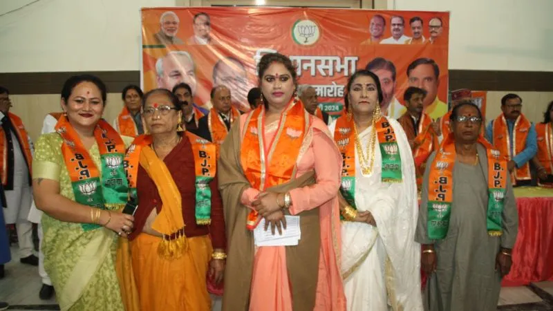 कानपुर में मंगलामुखी किन्नरों ने थामा भाजपा का दामन, बधाई नेग के साथ ही मोदी के लिए मांगेंगे वोट...