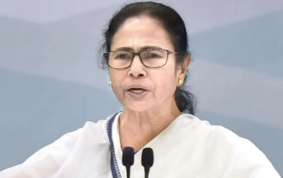 केजरीवाल, मान से मिलने 21 फरवरी को पंजाब जा सकती हैं ममता बनर्जी