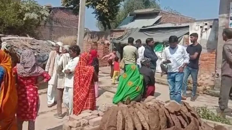 Auraiya Murder: भाई ने बहन की गला दबाकर की हत्या, पति को छोड़कर दूसरे के साथ रह रही थी