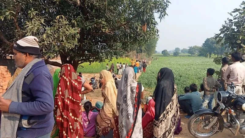 Banda News: मकान में सो रहे वृद्ध को लाठी डंडों से पीटा; मौत, इलाके में फैली सनसनी...