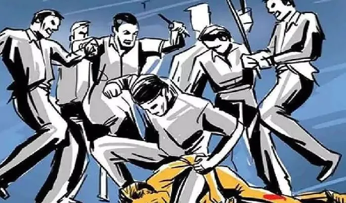 Bareilly News: पेशाब करने को लेकर हुआ विवाद, युवकों ने डोर टू डोर कूड़ा कलेक्शन कर्मी को पीटा...गाड़ी में की तोड़फोड़