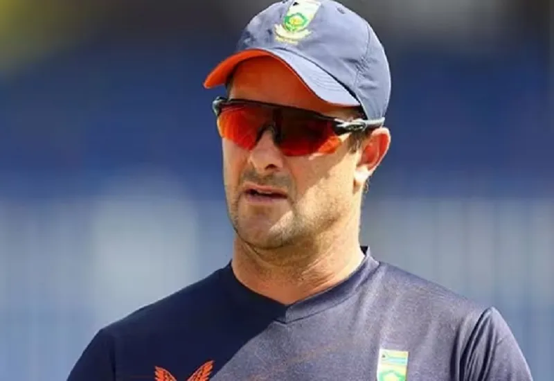 रोहित शर्मा से कप्तानी का बोझ कम करना चाहते थे मार्क बाउचर, कहा- वह बल्लेबाज के तौर टीम के लिए अहम  