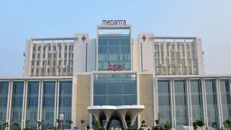 Medanta Hospital : इलाज के दौरान बुजुर्ग महिला की मौत, शव का एक हिस्सा जला, पुलिस जांच में जुटी