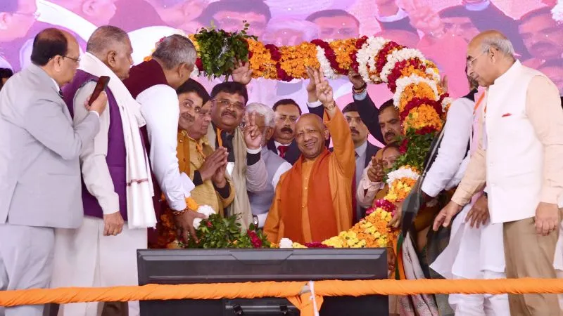 कन्नौज में सीएम योगी आदित्यनाथ ने इत्र पार्क व पॉलिटेक्निक भवन का किया उद्घाटन; 59 परियोजनाओं को दी हरी झंडी...