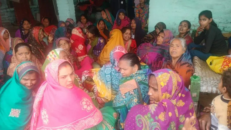 Kanpur Dehat: हाईवे किनारे खड़े ट्रक दे रहे हादसों को दावत: बाइक सवार दो युवकों की मौत; दो की हालत गंभीर...