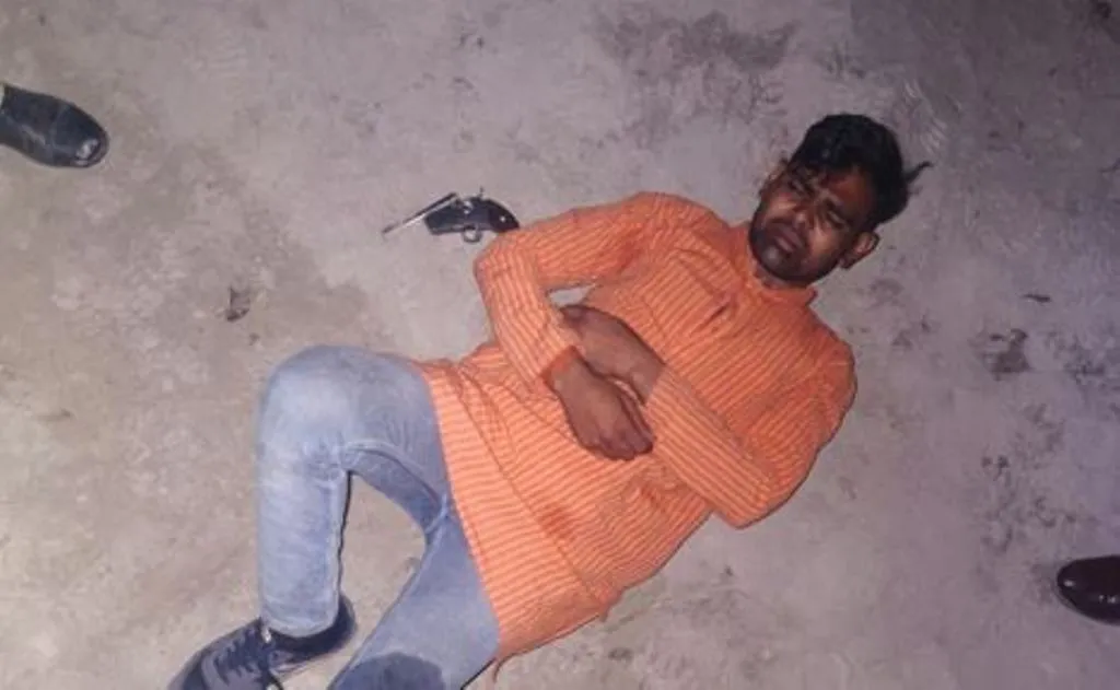फिरोजाबाद: हत्या के मामले में वांछित आरोपी पुलिस मुठभेड़ में गिरफ्तार