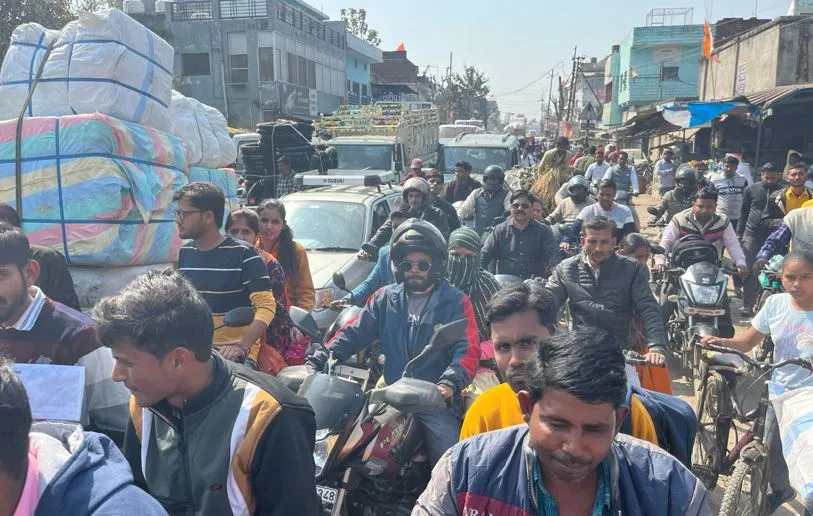 लखीमपुर-खीरी: 35 केंद्रों पर शांतिपूर्ण परीक्षा, पहली पाली का पेपर छूटा तो सड़कों पर लगा जाम