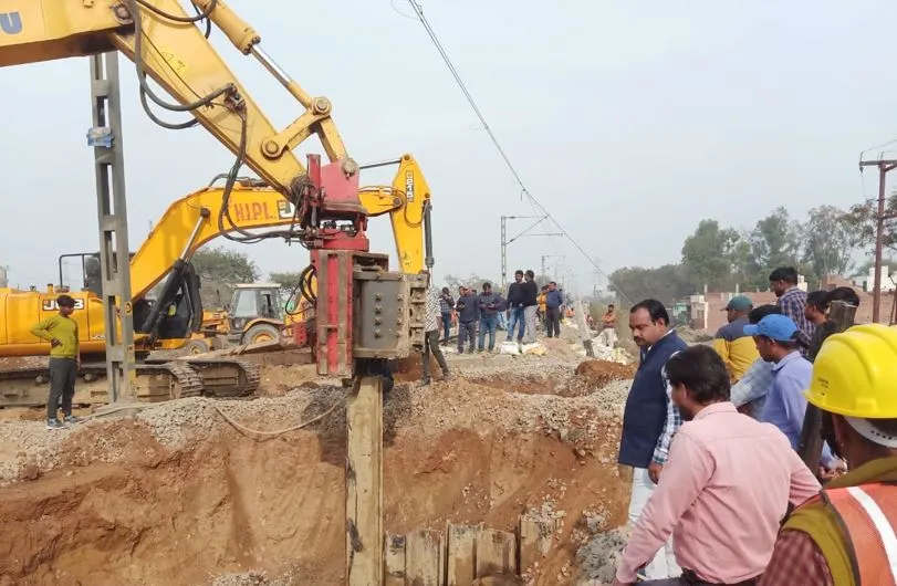 Kasganj News: अंडरपास का कार्य हुआ शुरू, सड़क और यातायात रहा बंद