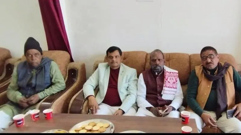 Auraiya: सपा नेता लौटनराम निषाद बोले- 'आमजन राम की अनुयायी, भाजपा राम की व्यवसायी, मोदी को अपने नाम व काम पर भरोसा नहीं'...