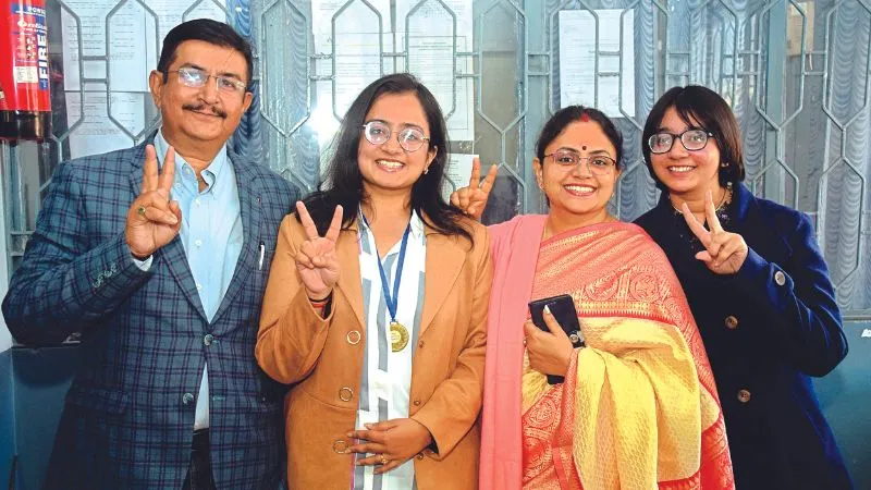 Kanpur: सीएस परिणाम में देवयानी बनी शहर में टॉपर; परीक्षा में सफलता के लिए युवाओं को दी ये सलाह...