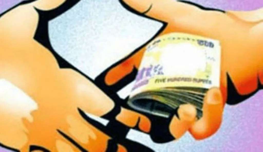 Bareilly News: बोर्ड परीक्षा में नकल के लिए छात्रों से वसूली का आरोप, प्रिसिंपल ने छात्रों को भी पीटा