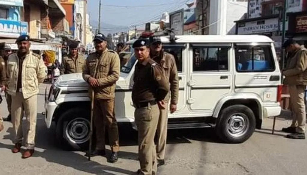 Haldwani Violence: हल्‍द्वानी में आज से कर्फ्यू में राहत, इंटरनेट सेवाएं बहाल