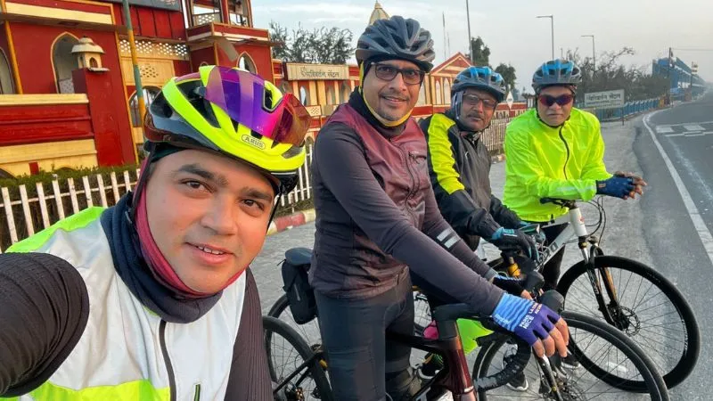 Kanpur: कार में नीचे फंसे दवा कारोबारी कुछ दूर घिसटते रहे... फिर तोड़ दिया दम; मौत से पांच मिनट पहले ली थी सेल्फी