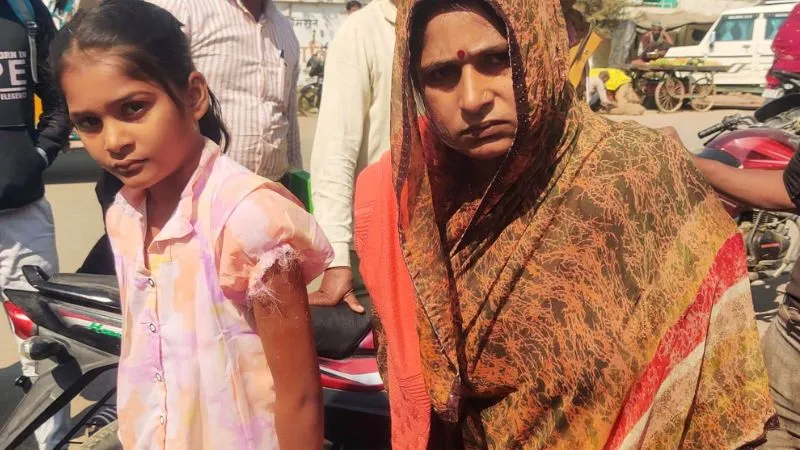  Hamirpur News: सवाल का जबाव न देने पर इंचार्ज प्रधानाध्यापक ने छात्रा को बेरहमी से पीटा... पीड़िता की मां पहुंची कोतवाली