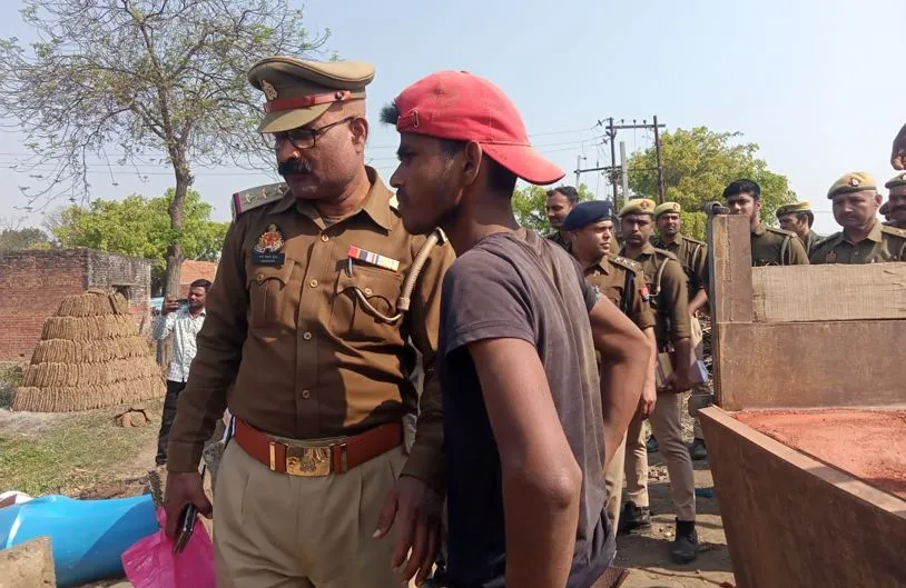 शाहजहांपुर: भगवान बुद्ध और आंबेडकर की प्रतिमा लगाने पर गांव में तनाव, भारी पुलिस फोर्स तैनात
