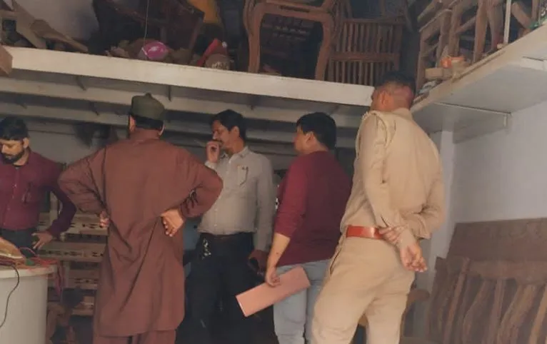 बरेली: सलीम ट्रेडर्स की फर्नीचर की दुकान पर SIB का छापा, एक करोड़ की टैक्स चोरी पकड़ी