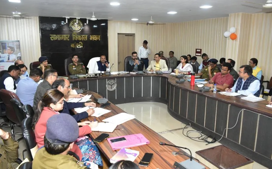 बरेली: चुनाव में बिना अनुमति जुलूस निकालने पर रहेगी पाबंदी- डीएम रविंद्र कुमार