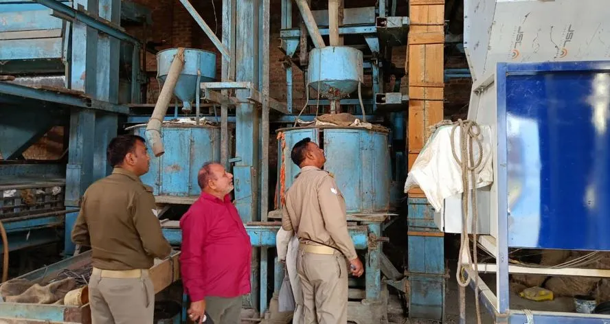 कासगंज: राईस मिल में चोरों ने बोला धावा, हजारों रुपये के सामान पर हाथ किया साफ