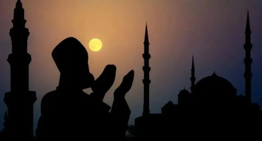 बरेली: चांद दिखते ही मस्जिदों में तरावीह की नमाज शुरू, आज पहला रोजा